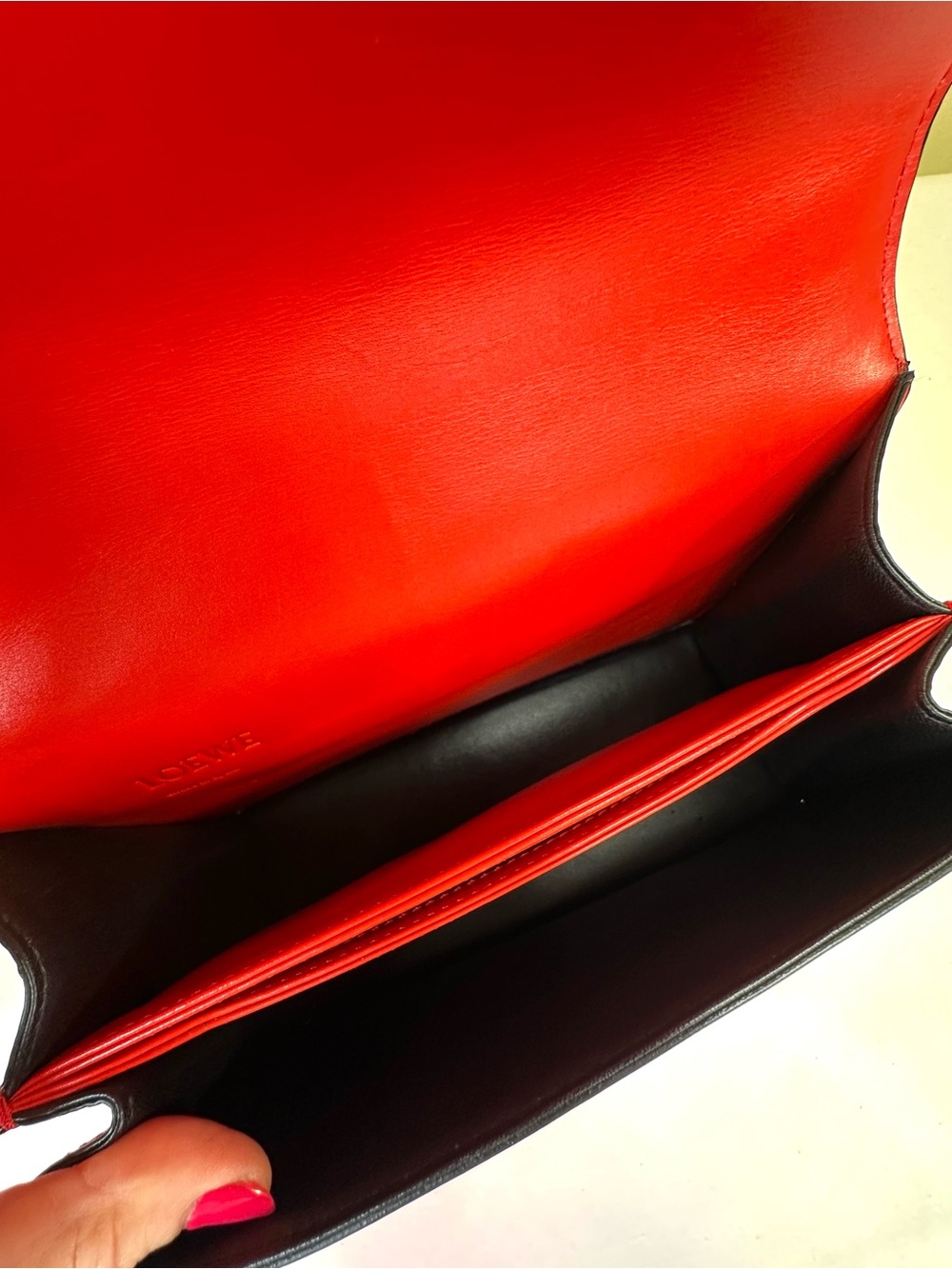 Loewe Barcelona Red Leather Iconic Triangular Fastening Shoulder/Crossbody COA - Picture 16 of 17